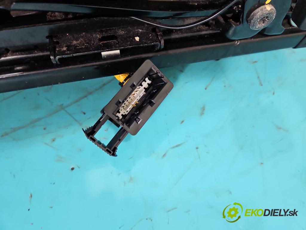 Chevrolet Cruze 2.0 VCDi: 163 HP manual 120 kW 1998 cm3 5- Sedačka pravý (Sedadlo)