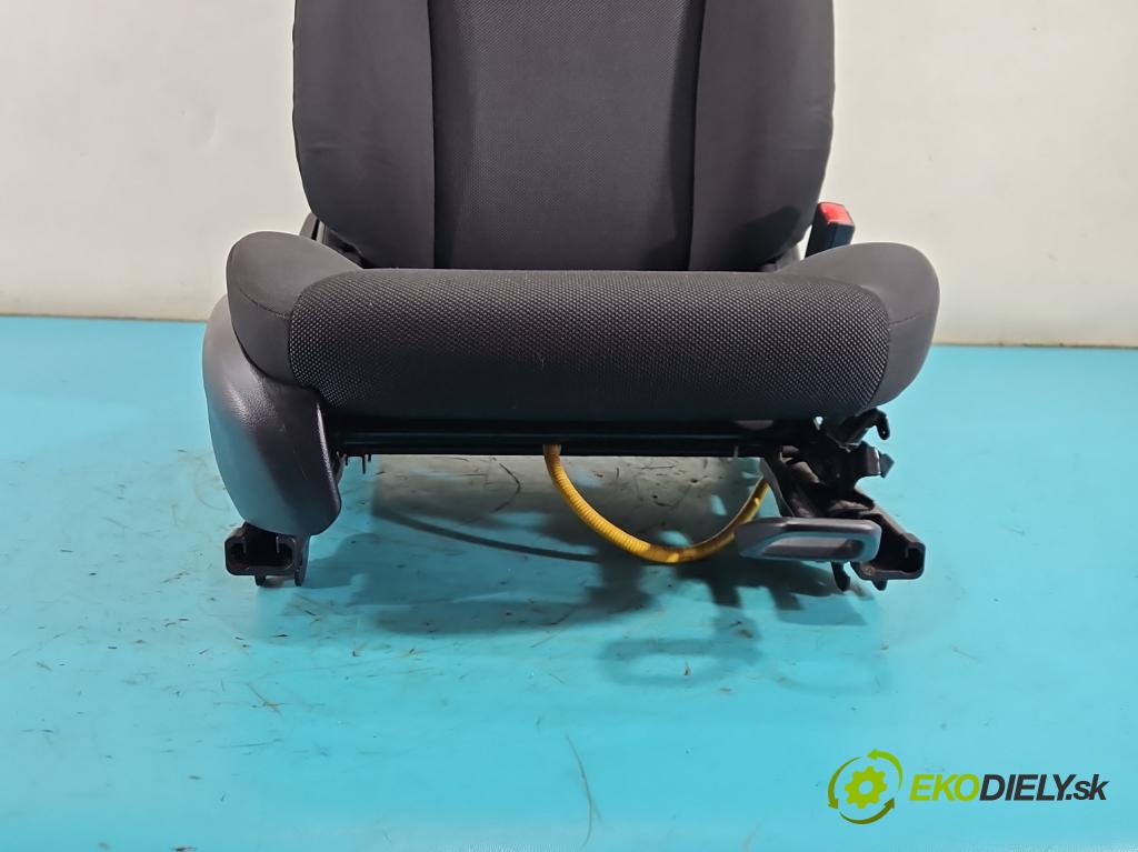 Chevrolet Cruze 2.0 VCDi: 163 HP manual 120 kW 1998 cm3 5- Sedačka pravý (Sedadlo)