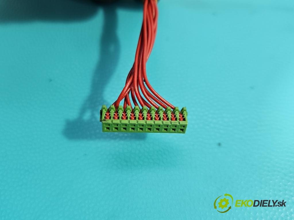 Renault Modus 1.1 16V 75 HP manual 55 kW 1149 cm3 5- prepínač smeroviek 88102002444 (Prepínacie páčky pod volantom)