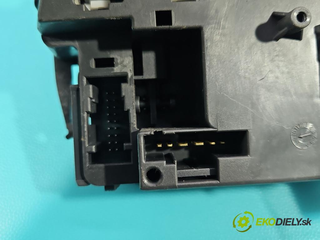 Renault Modus 1.1 16V 75 HP manual 55 kW 1149 cm3 5- prepínač stieračov 88103003444 (Prepínacie páčky pod volantom)