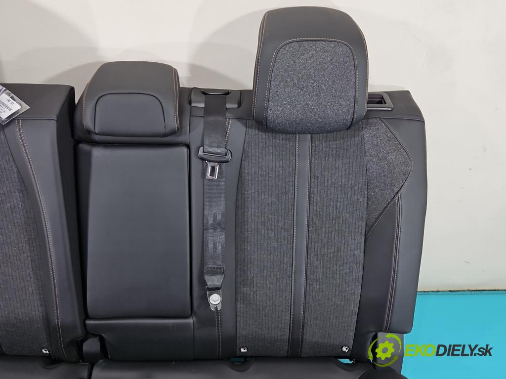Peugeot 3008 II 2016-2023 2.0 hdi 150 HP manual 110 kW 1997 cm3 5- Pohovka: zadné  (Sedadlo)