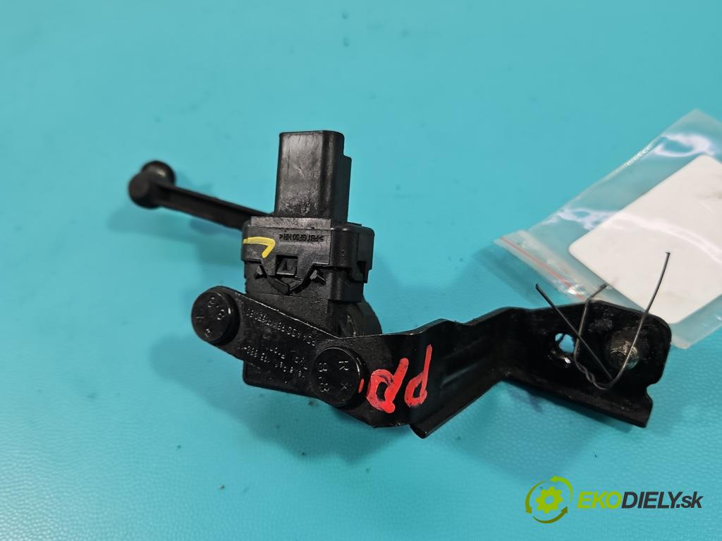 Peugeot 3008 II 2016-2023 2.0 hdi 150 HP manual 110 kW 1997 cm3 5- snímač nastavenia xenon 9675785780A (Snímač)