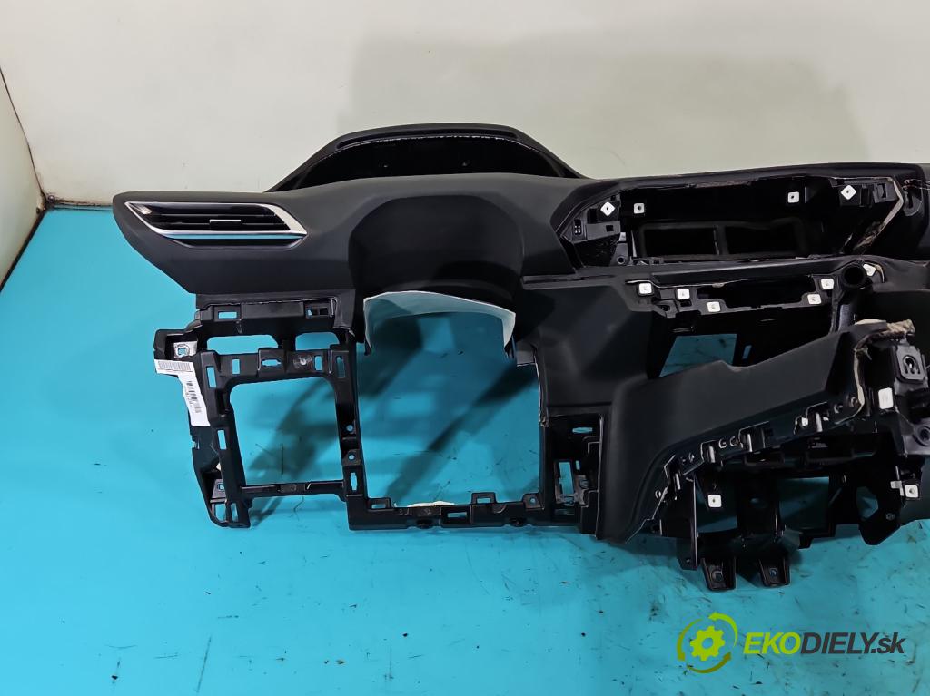 Peugeot 3008 II 2016-2023 2.0 hdi 150 HP manual 110 kW 1997 cm3 5- kokpit,pristrojová doska rozdeľovacia