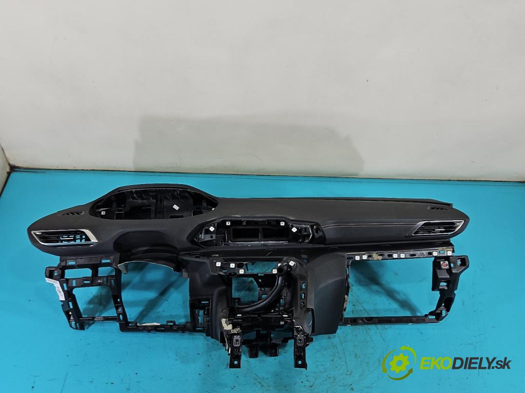 Peugeot 3008 II 2016-2023 2.0 hdi 150 HP manual 110 kW 1997 cm3 5- kokpit,pristrojová doska rozdeľovacia 