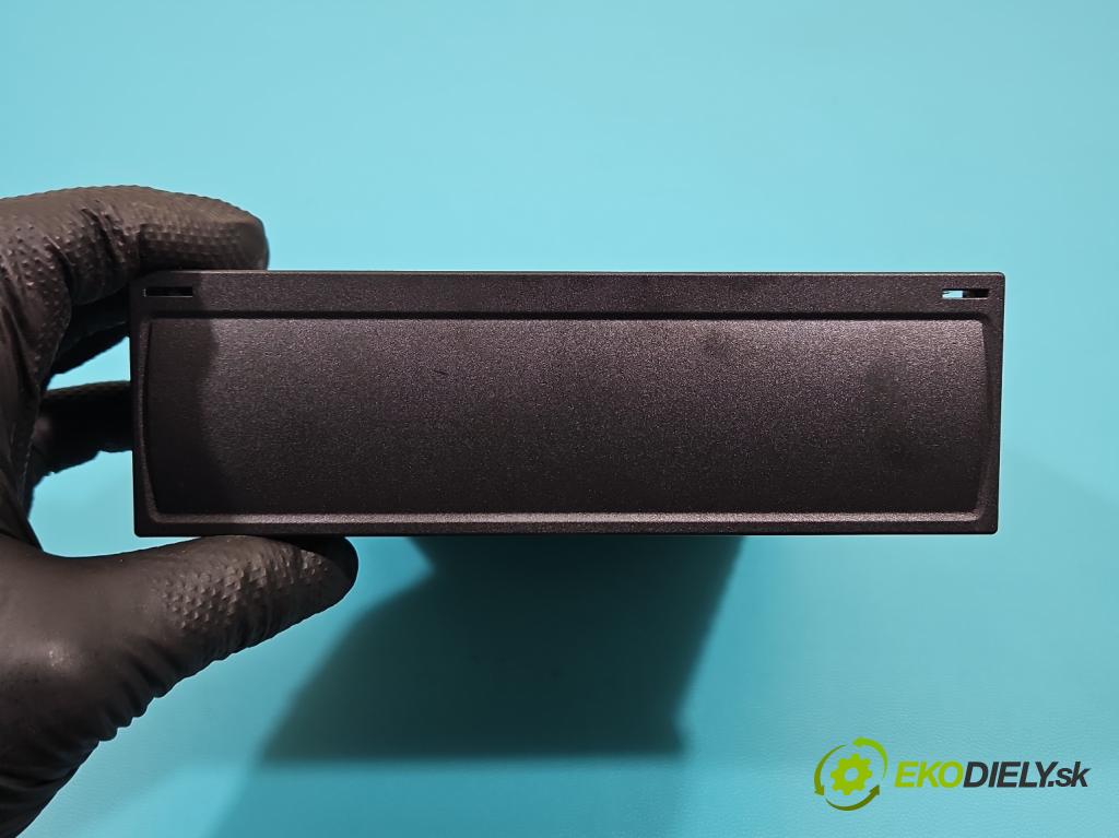 Skoda Kodiaq I 2.0 TSI 190 hp automatic 140 kW 1984 cm3 5- Navigace: čtečka 3V0035820J