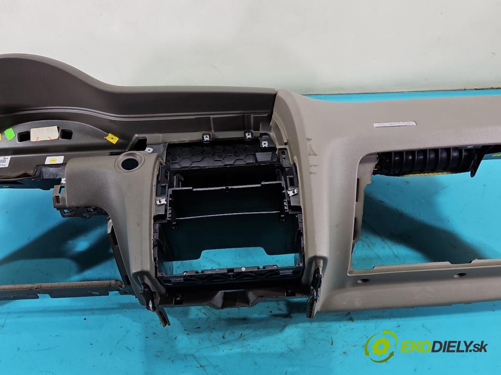 Audi Q7 2005-2015 3.6 V6 FSI 280KM: automatic 206 kW 3562 cm3 5- kokpit,pristrojová doska rozdeľovacia