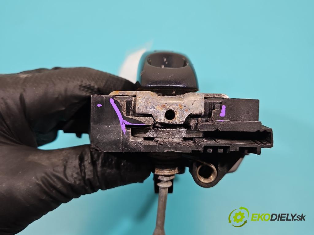 Audi Q7 2005-2015 3.6 V6 FSI 280KM: automatic 206 kW 3562 cm3 5- rukoväť predné ľavé mimo: 8H0959985B (Kľučka dverí vonkajšia predná ľavá)