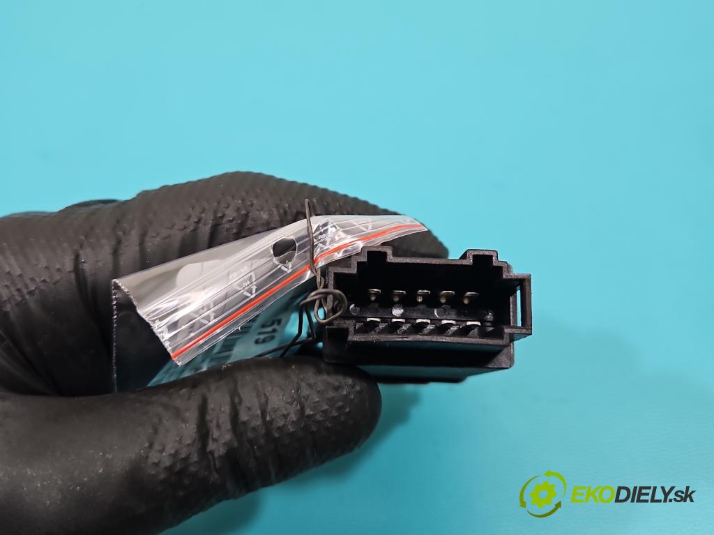 Audi A6 C5 1997-2004 2.5 tdi 155 hp automatic 114 kW 2496 cm3 5- Přepínač světel nouzový: 4B0941509K