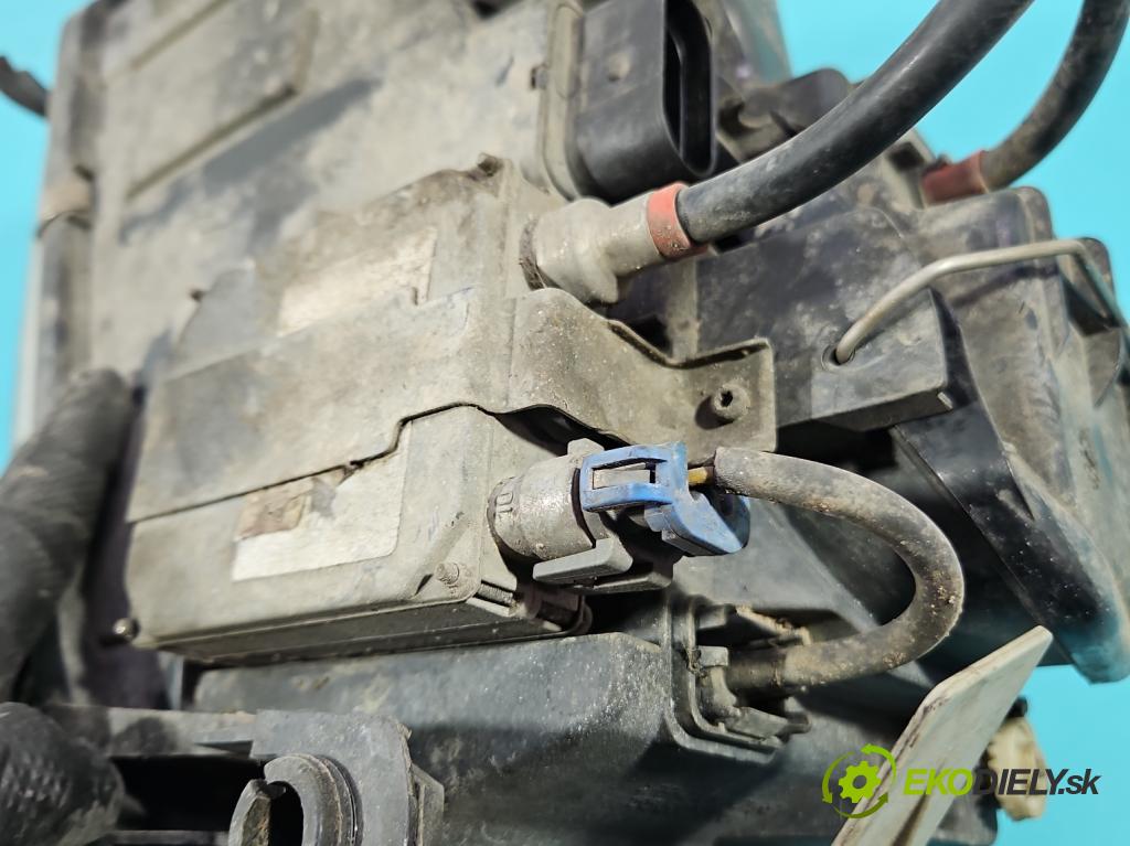 Audi A6 C5 1997-2004 2.5 tdi 155 hp automatic 114 kW 2496 cm3 5- světlo pravý  (Pravé přední světlo)