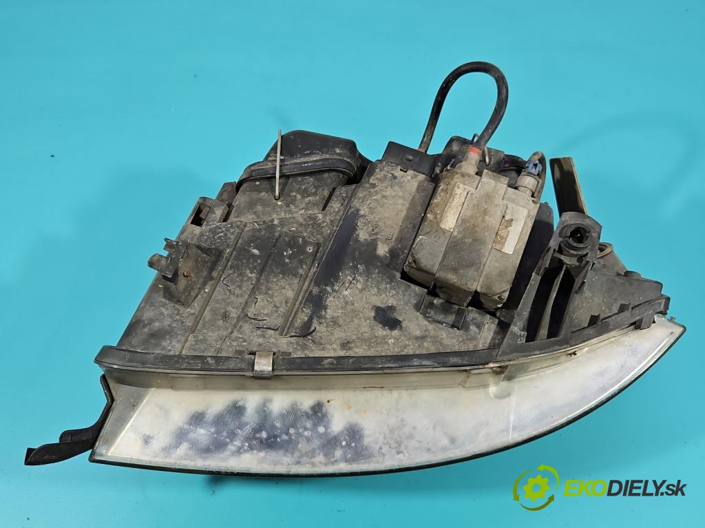 Audi A6 C5 1997-2004 2.5 tdi 155 hp automatic 114 kW 2496 cm3 5- světlo pravý  (Pravé přední světlo)