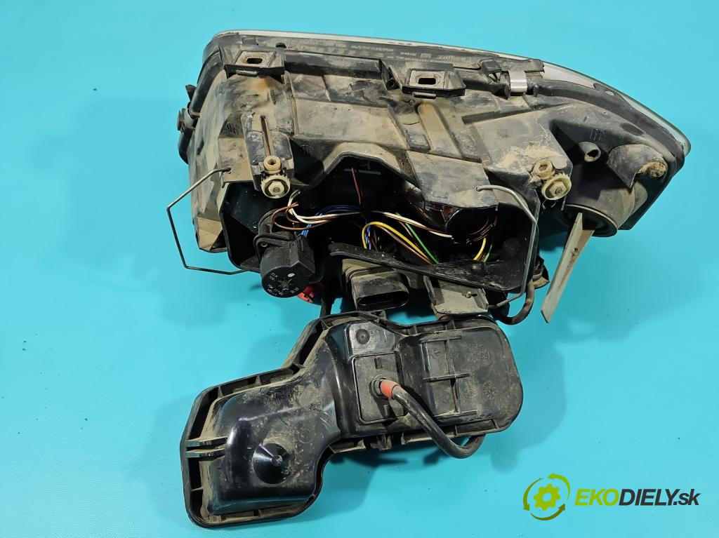 Audi A6 C5 1997-2004 2.5 tdi 155 hp automatic 114 kW 2496 cm3 5- světlo pravý  (Pravé přední světlo)