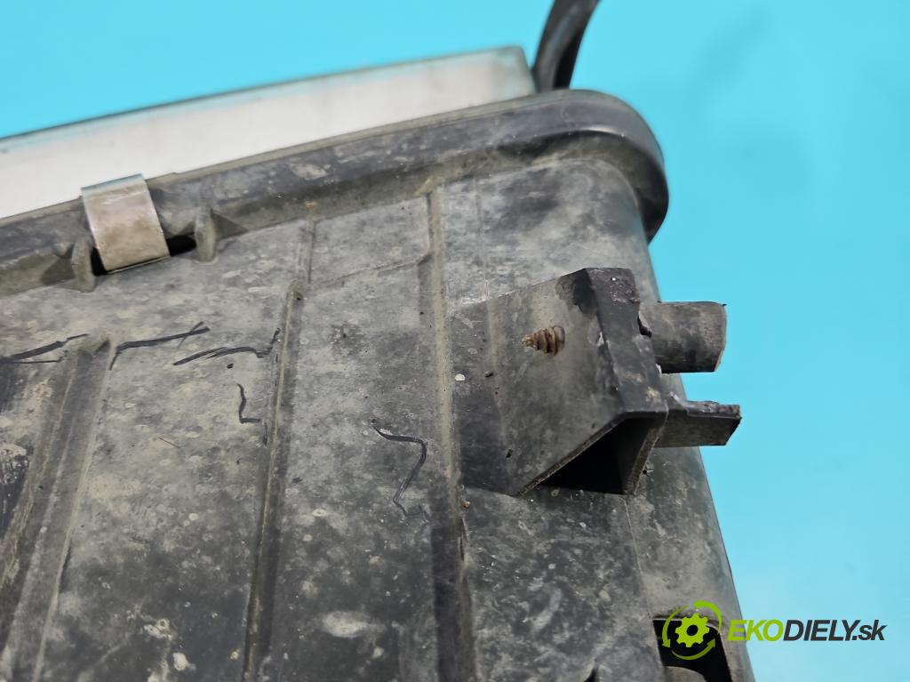 Audi A6 C5 1997-2004 2.5 tdi 155 hp automatic 114 kW 2496 cm3 5- světlo pravý  (Pravé přední světlo)