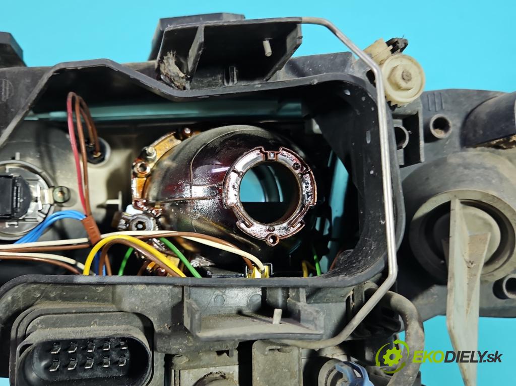 Audi A6 C5 1997-2004 2.5 tdi 155 hp automatic 114 kW 2496 cm3 5- světlo pravý  (Pravé přední světlo)