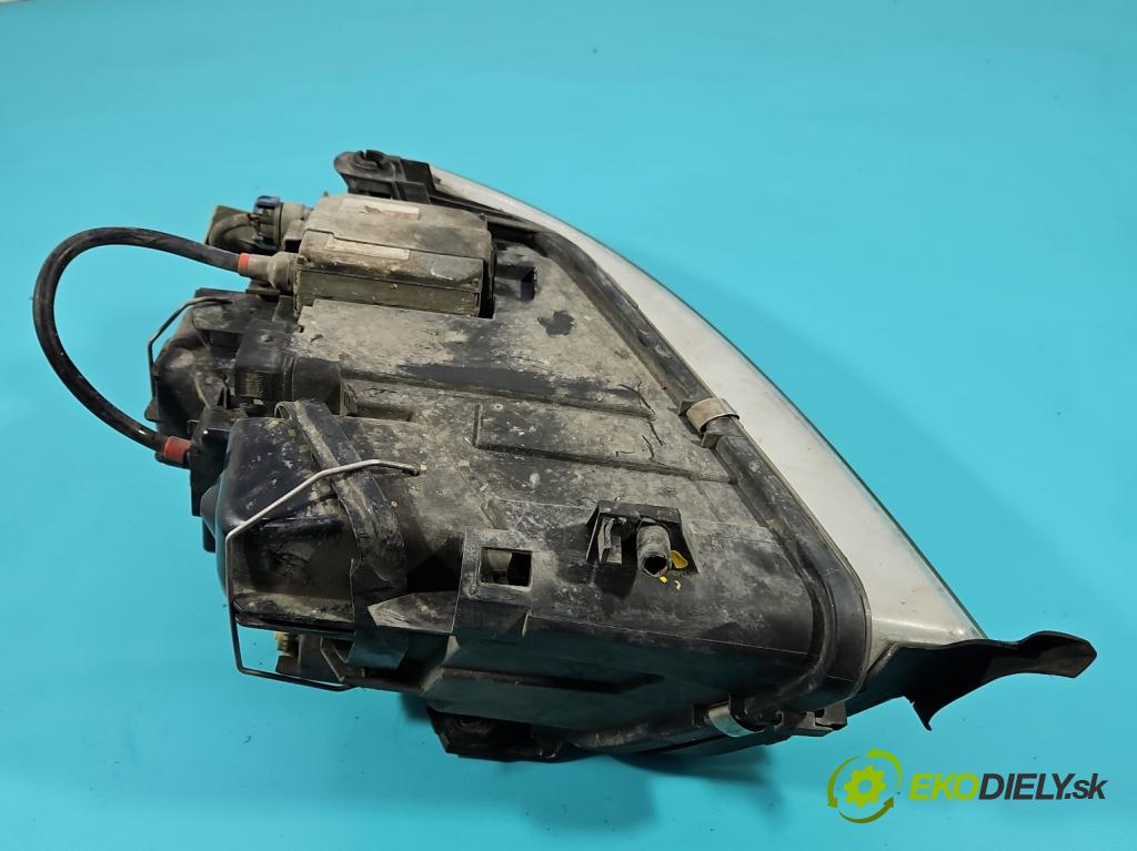 Audi A6 C5 1997-2004 2.5 tdi 155 hp automatic 114 kW 2496 cm3 5- světlo pravý  (Pravé přední světlo)