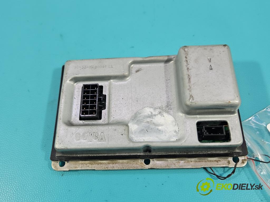 Audi A4 B6 2000-2004 2.0 20V 131 HP manual 96 kW 1984 cm3 4- střídač: xenon 73010137M (Riadiaca jednotka xenónu)