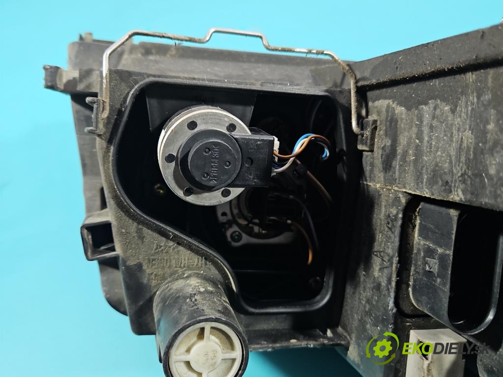 Audi A4 B6 2000-2004 2.0 20V 131 HP manual 96 kW 1984 cm3 4- Reflektor: ľavý 8E0941003S (Kľučka dverí ostatné)