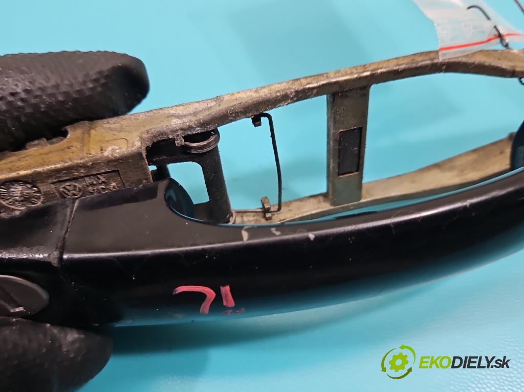 Vw New Beetle 1998-2010 2.0 8V 116 HP manual 85 kW 1984 cm3 3- rukoväť predné ľavé mimo:  (Kľučka dverí vonkajšia predná ľavá)