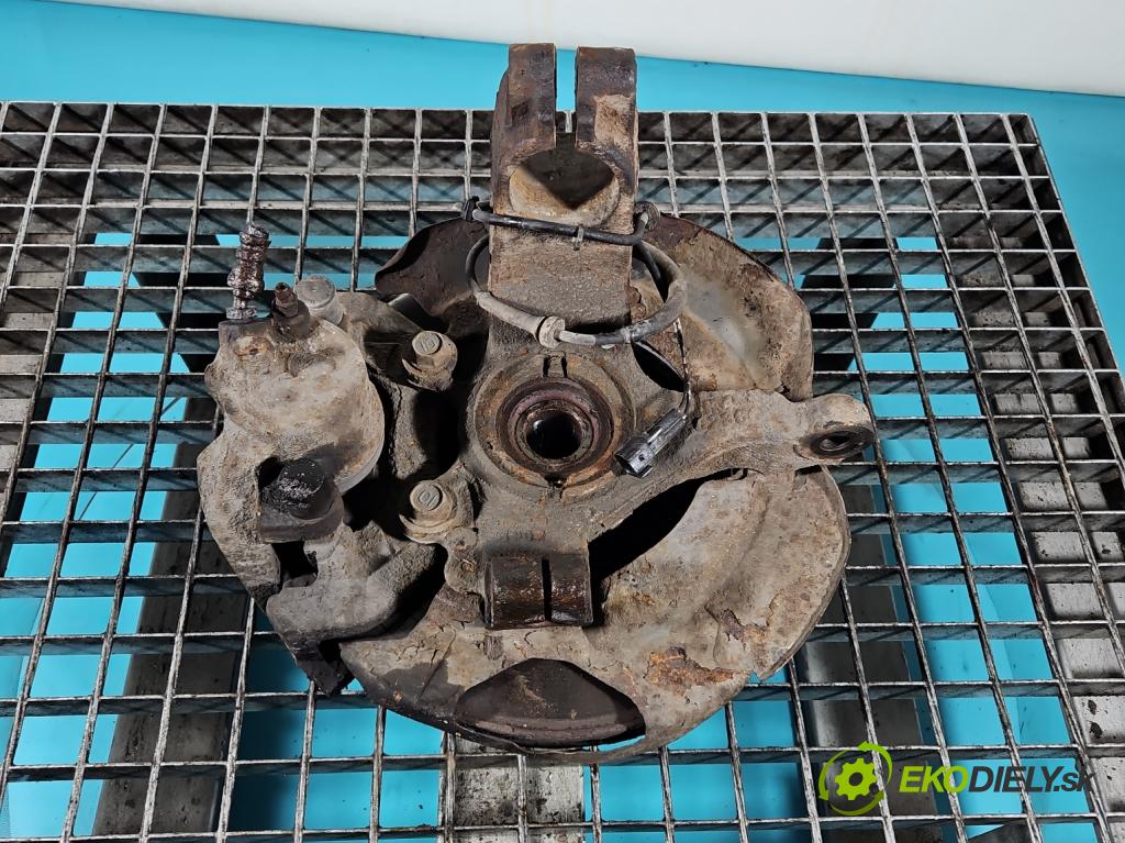 Mazda 5  2005-2010 2.0 citd 143 hp manual 105 kW 1998 cm3 5- náboj pravé  (Náboj kola)