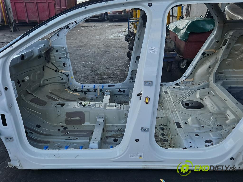 Peugeot 3008 II 2016-2023 2.0 hdi 150 HP manual 110 kW 1997 cm3 5- Práh: ľavý  (Karoséria ostatné)