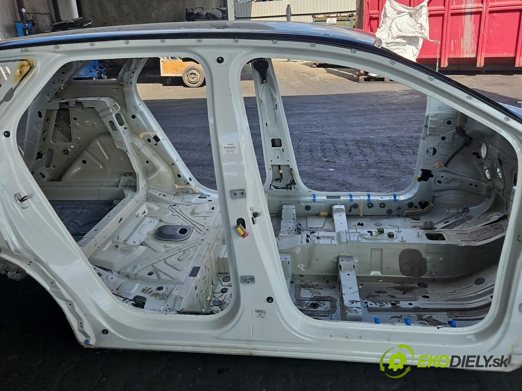 Peugeot 3008 II 2016-2023 2.0 hdi 150 HP manual 110 kW 1997 cm3 5- Práh: pravý  (Karoséria ostatné)