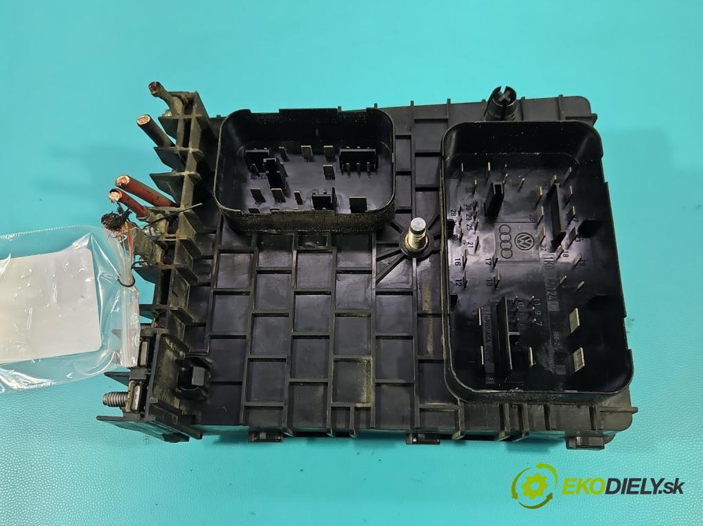 Vw Passat B6 2005-2010 3.2 FSI V6 250 hp automatic 184 kW 3168 cm3 4- skříňka pojistková 1K0937124Q (Pojistková skříňka)