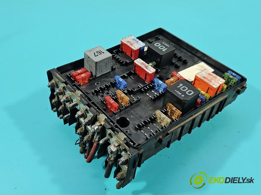 Vw Passat B6 2005-2010 3.2 FSI V6 250 hp automatic 184 kW 3168 cm3 4- skříňka pojistková 1K0937124Q (Pojistková skříňka)