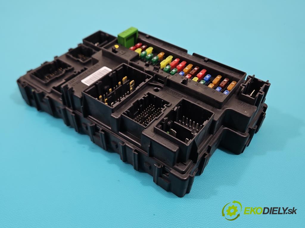 Ford Fusion USA 2012-2020 2.0 EcoBoost: automatic 179 kW 1999 cm3 4- skříňka pojistková FG9T-15604 (Pojistková skříňka)