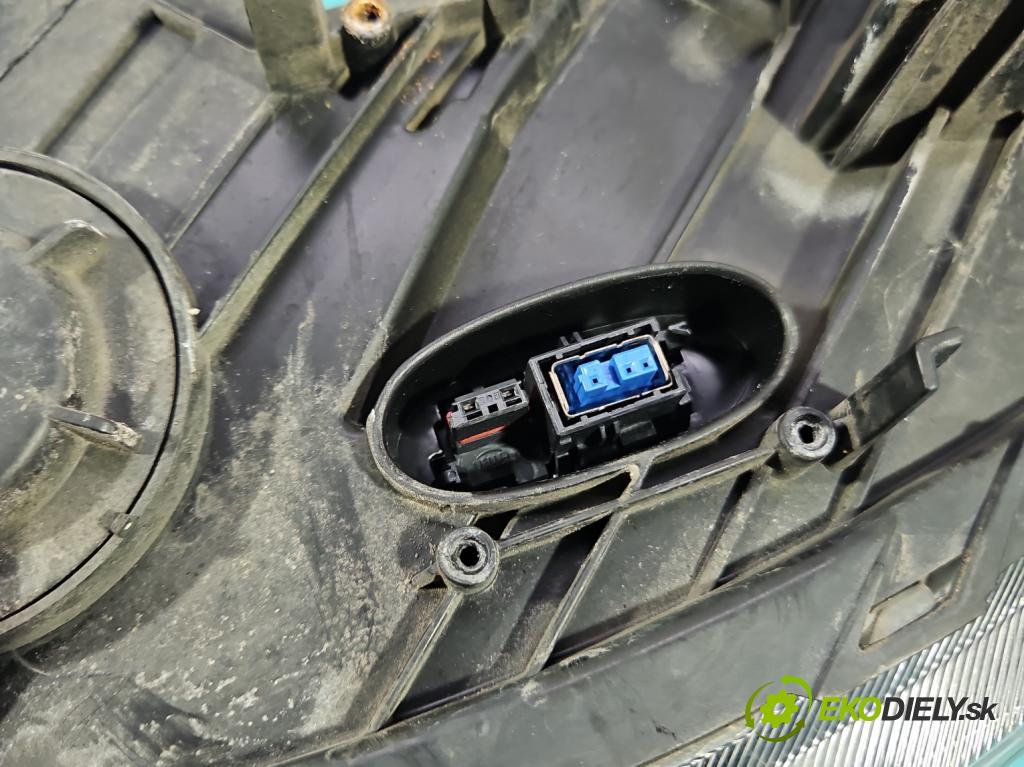 Kia Sportage III 2010-2015 2.0 crdi 136 HP manual 100 kW 1995 cm3 5- Reflektor: pravý 92102-3WXXX (Svetlo predné pravé)