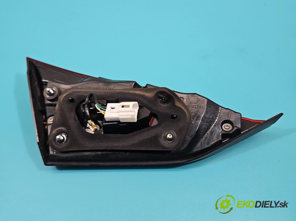 Infiniti Q50 I 2013-2024 2.0 T 211KM automatic 155 kW 1991 cm3 4- světlo zadní pravé  (Klika dveří ostatní)