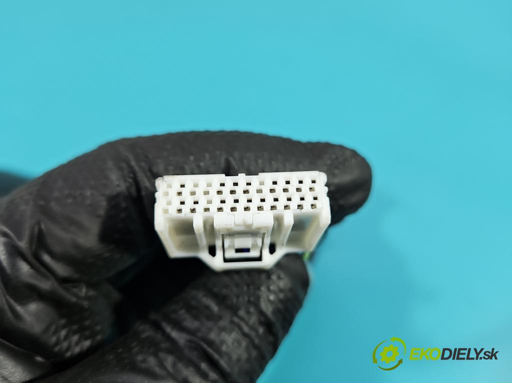 Infiniti Q50 I 2013-2024 2.0 T 211KM automatic 155 kW 1991 cm3 4- zrkadlo pravé  (Kľučka dverí ostatné)