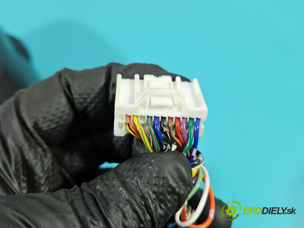 Infiniti Q50 I 2013-2024 2.0 T 211KM automatic 155 kW 1991 cm3 4- zrkadlo pravé  (Kľučka dverí ostatné)