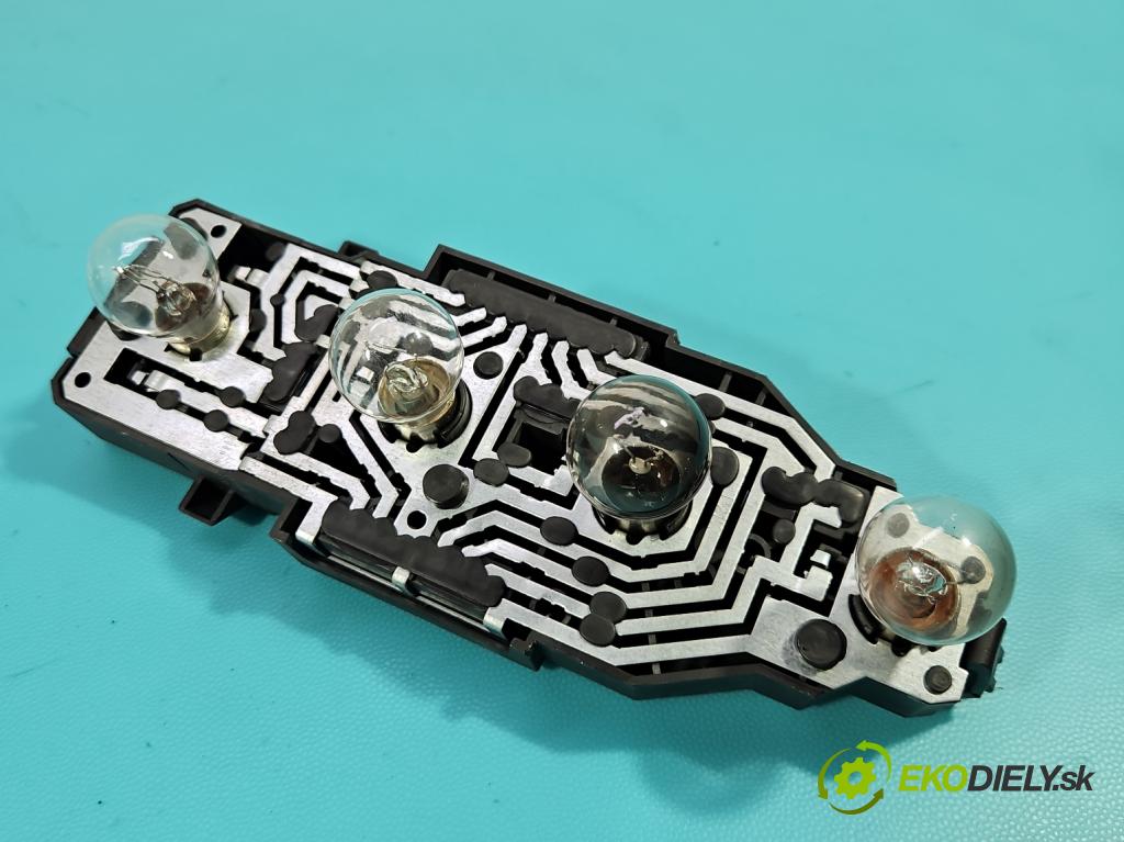 Vw Golf III 1991-1998 1.8 75 hp manual 55 kW 1781 cm3 5- světlo zadní levé 1H9 945 257 (Klika dveří ostatní)