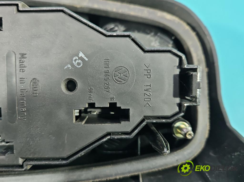 Vw Golf III 1991-1998 1.8 75 hp manual 55 kW 1781 cm3 5- světlo zadní levé 1H9 945 257 (Klika dveří ostatní)