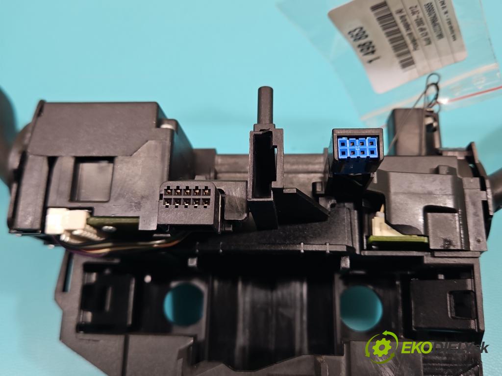 Audi A3 8P 2003-2012 2.0 tdi 140 HP manual 103 kW 1968 cm3 5- prepínač komplex: 8P0953513B (Prepínacie páčky pod volantom)