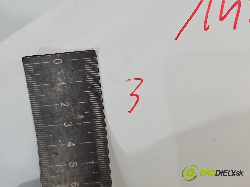 Peugeot 207 1.4 hdi 68 hp manual 50 kW 1398 cm3 3- blatnik přední levý  (Levý přední blatník)