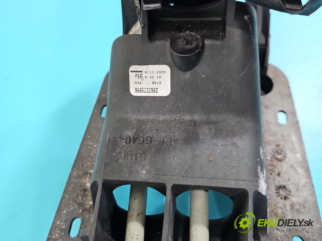 Peugeot 207 1.4 hdi 68 HP manual 50 kW 1398 cm3 3- Páka: Změny: stupeň,rýchlosť 9685232980 (Rýchlostná páka (kulisa))