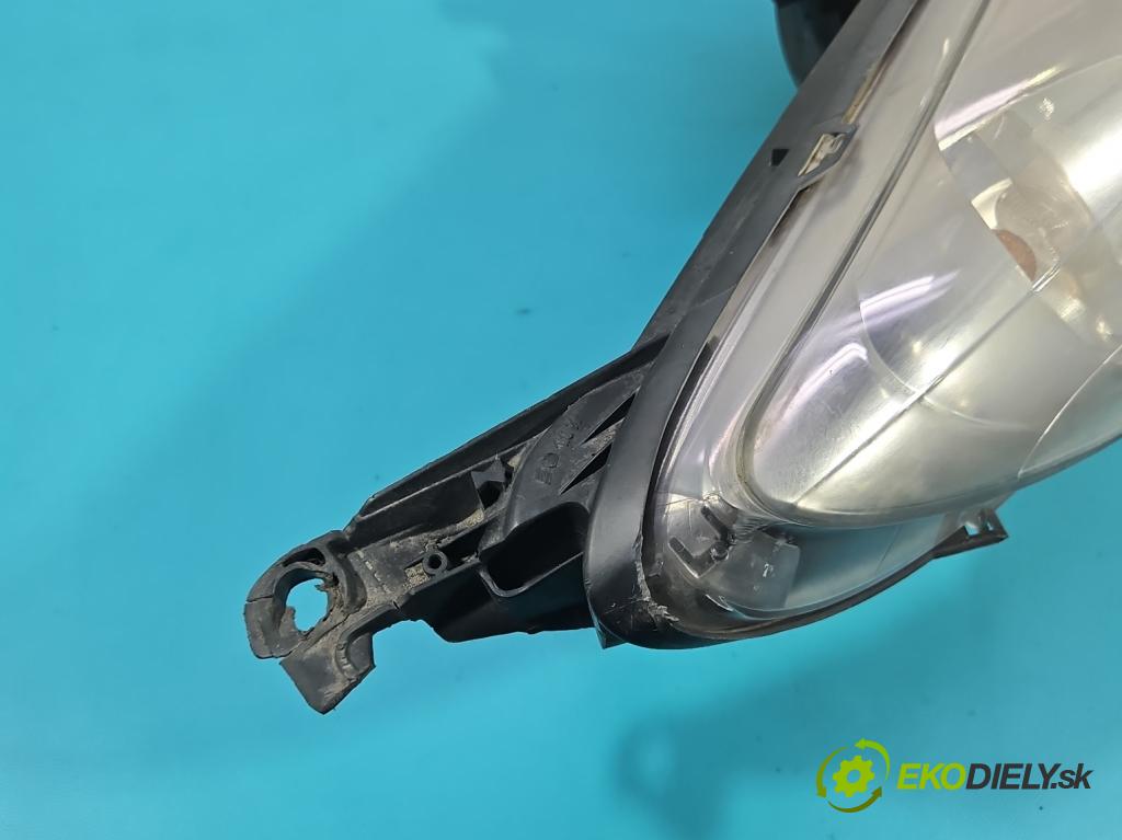 Peugeot 207 1.4 hdi 68 HP manual 50 kW 1398 cm3 3- Reflektor: pravý 9649986180 (Svetlo predné pravé)