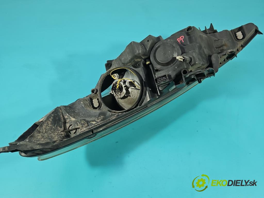 Peugeot 207 1.4 hdi 68 HP manual 50 kW 1398 cm3 3- Reflektor: pravý 9649986180 (Svetlo predné pravé)