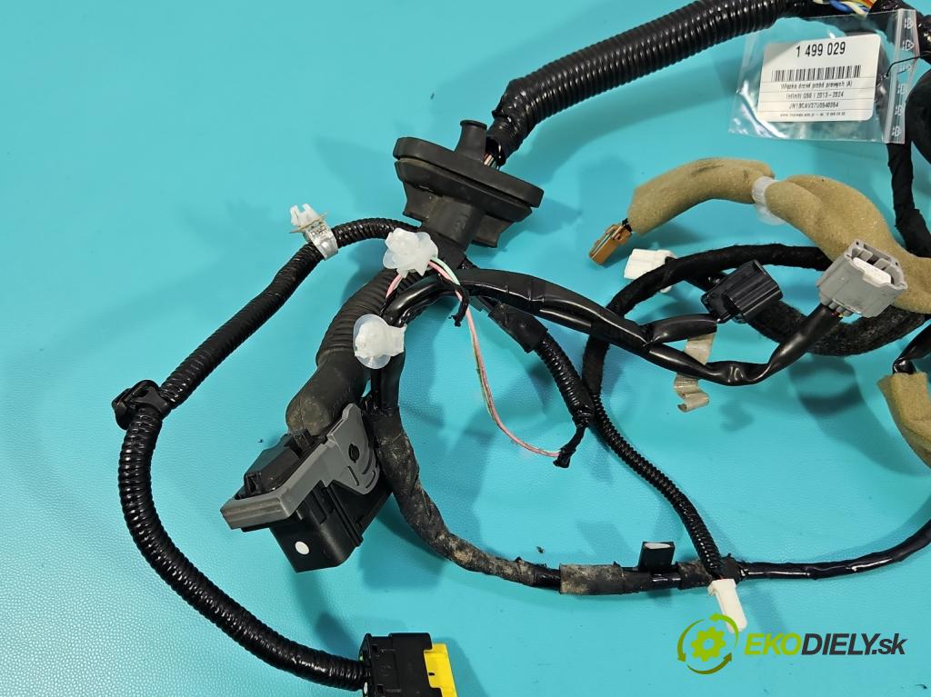 Infiniti Q50 I 2013-2024 2.0 T 211KM automatic 155 kW 1991 cm3 4- Zväzok: dvere predné pravých 24124-6HH1A