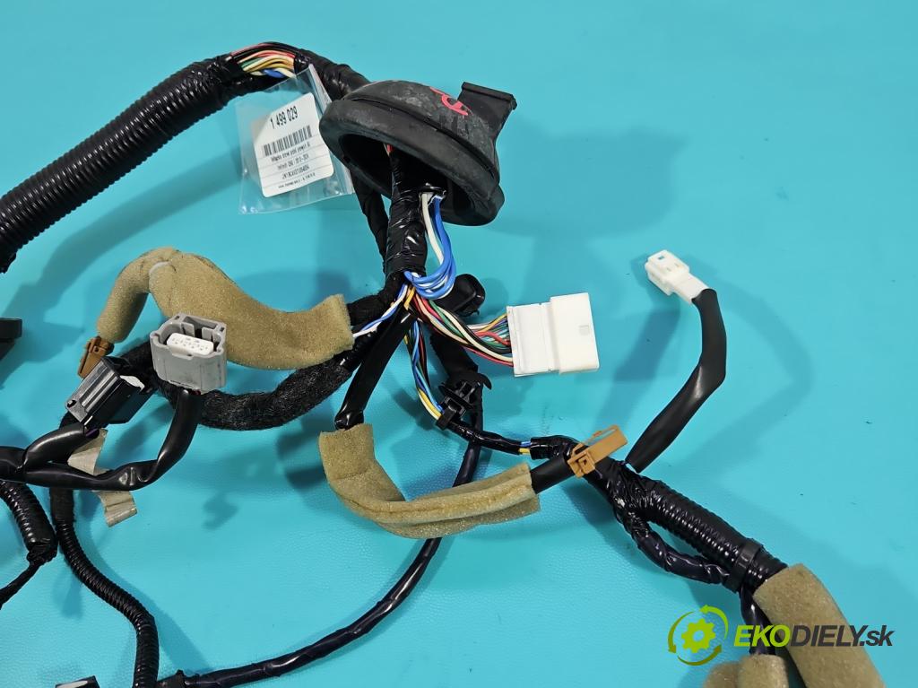 Infiniti Q50 I 2013-2024 2.0 T 211KM automatic 155 kW 1991 cm3 4- Zväzok: dvere predné pravých 24124-6HH1A