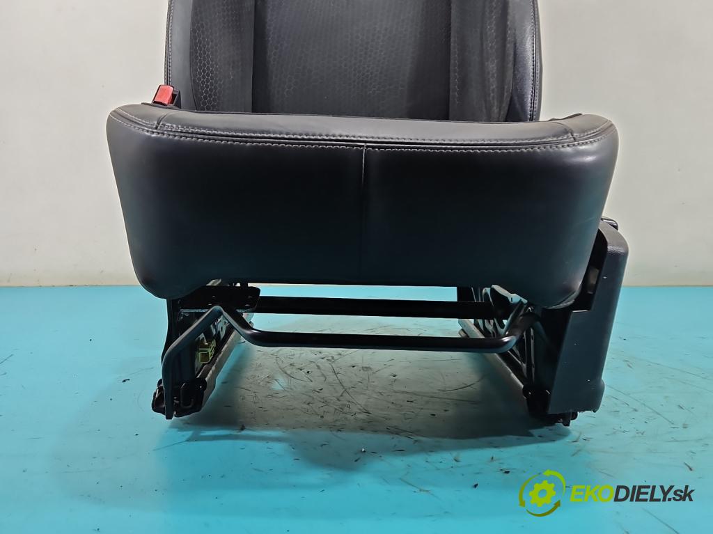 Nissan Qashqai I J10 2006-2013 1.6 dci 131 HP manual 96 kW 1598 cm3 5- Sedačka ľavý  (Sedadlo)