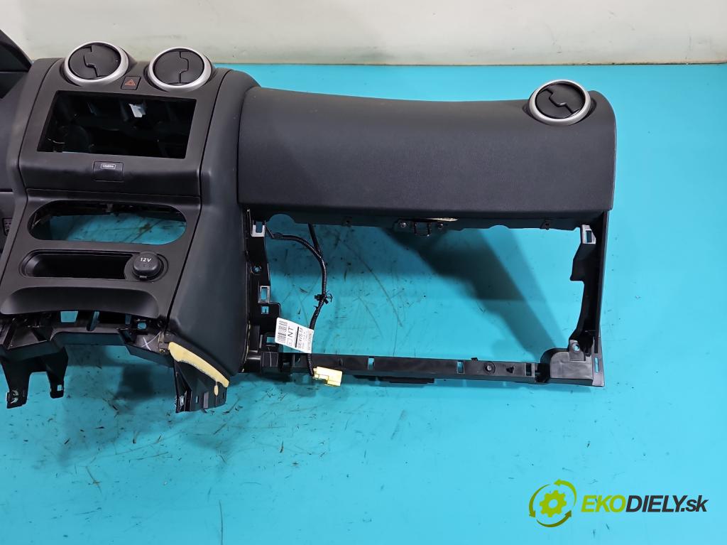 Nissan Qashqai I J10 2006-2013 1.6 dci 131 HP manual 96 kW 1598 cm3 5- kokpit,pristrojová doska rozdeľovacia