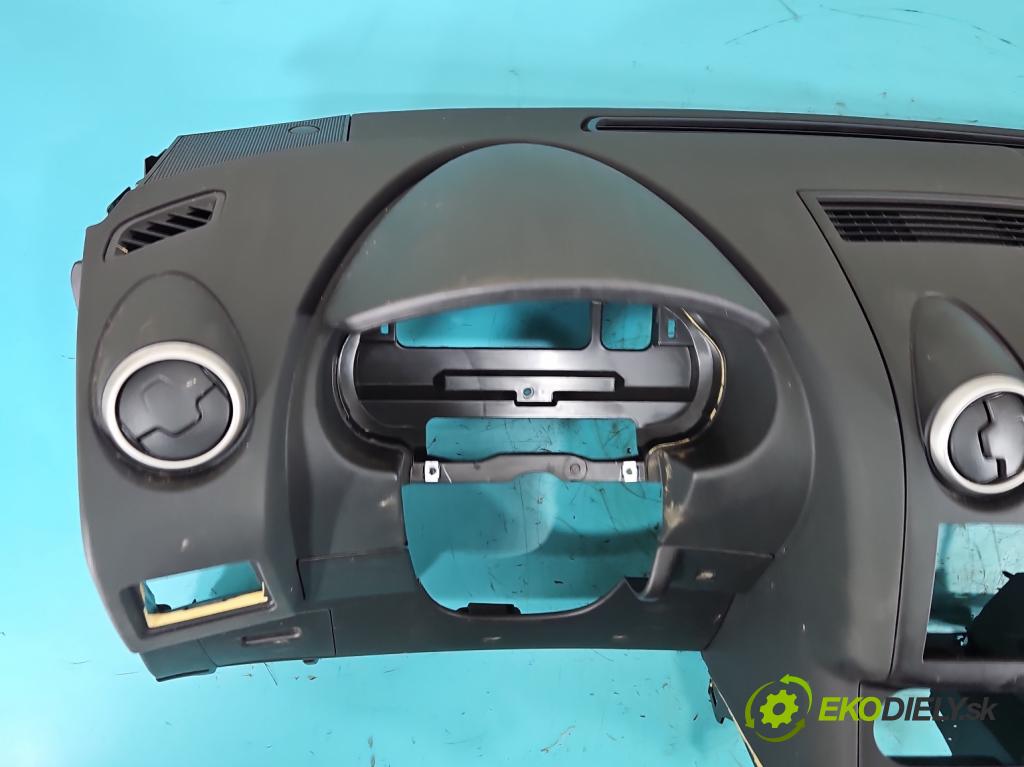 Nissan Qashqai I J10 2006-2013 1.6 dci 131 HP manual 96 kW 1598 cm3 5- kokpit,pristrojová doska rozdeľovacia