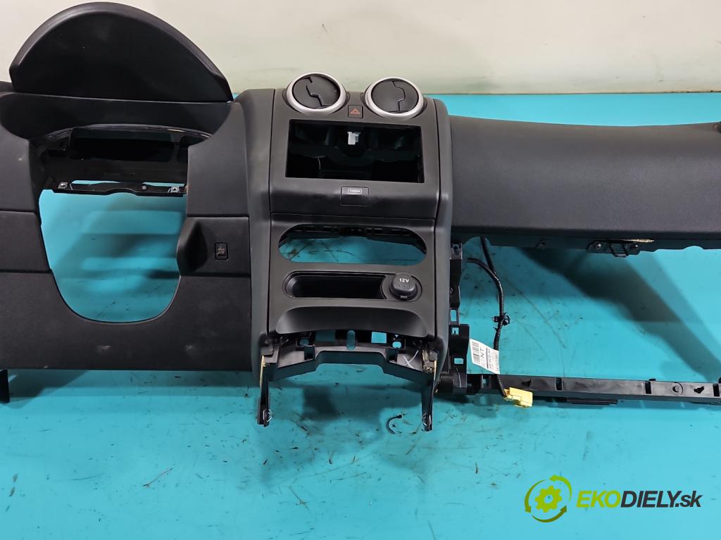 Nissan Qashqai I J10 2006-2013 1.6 dci 131 HP manual 96 kW 1598 cm3 5- kokpit,pristrojová doska rozdeľovacia
