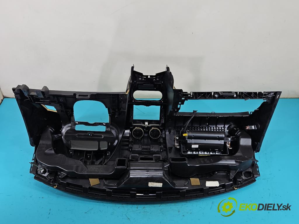 Nissan Qashqai I J10 2006-2013 1.6 dci 131 HP manual 96 kW 1598 cm3 5- kokpit,pristrojová doska rozdeľovacia