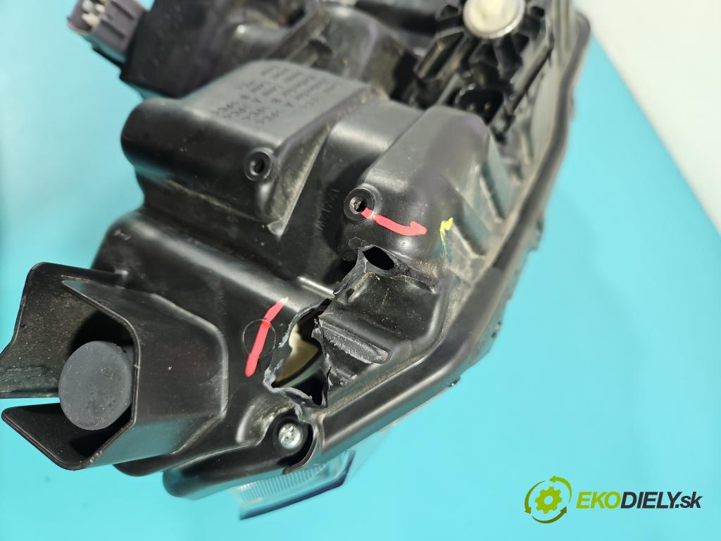 Suzuki Vitara II 2015- 1.5 16V 102 hp automatic 75 kW 1462 cm3 5- světlo pravý 100-7R016 (Pravé přední světlo)