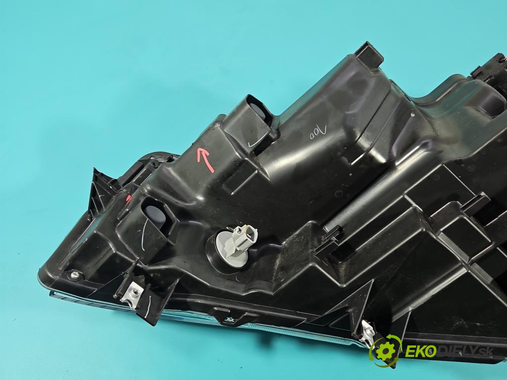 Suzuki Vitara II 2015- 1.5 16V 102 hp automatic 75 kW 1462 cm3 5- světlo pravý 100-7R016 (Pravé přední světlo)