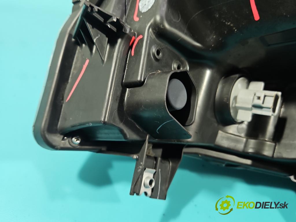 Suzuki Vitara II 2015- 1.5 16V 102 hp automatic 75 kW 1462 cm3 5- světlo pravý 100-7R016 (Pravé přední světlo)