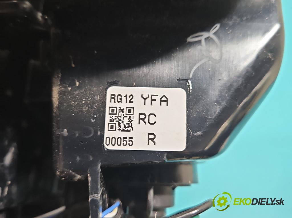 Suzuki Vitara II 2015- 1.5 16V 102 hp automatic 75 kW 1462 cm3 5- světlo zadní pravé  (Klika dveří ostatní)