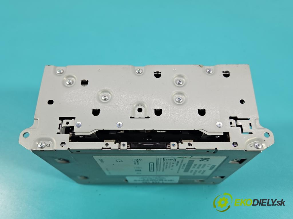 Infiniti Q50 I 2013-2024 2.0 T 211KM automatic 155 kW 1991 cm3 4- Radio továrna: 28330-4GN4F